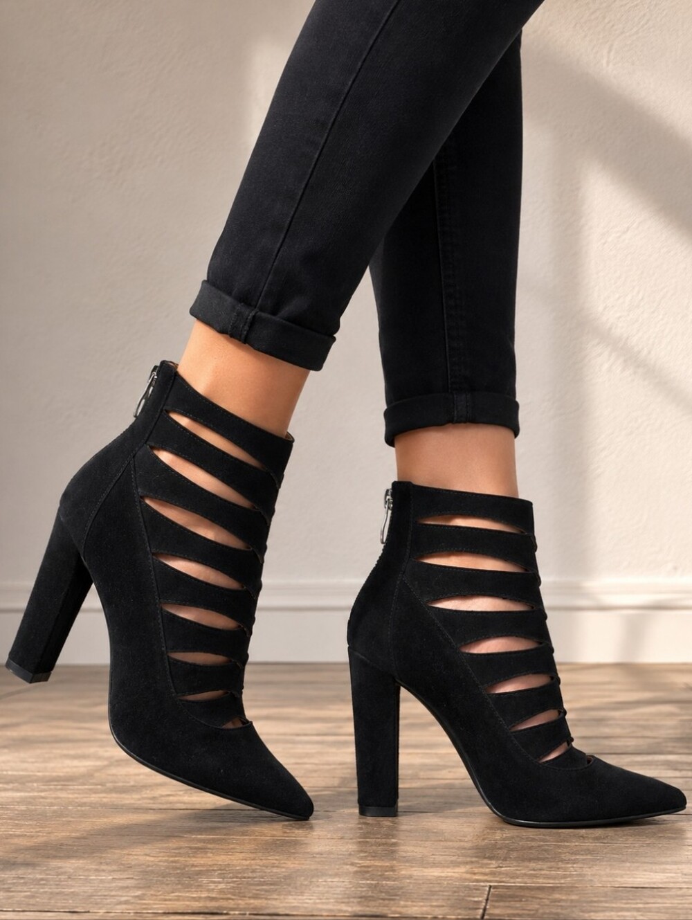 Steve Madden Cardii Indie Sleaze Minimalist Glam Caged Pointed Toe Bootie 7M